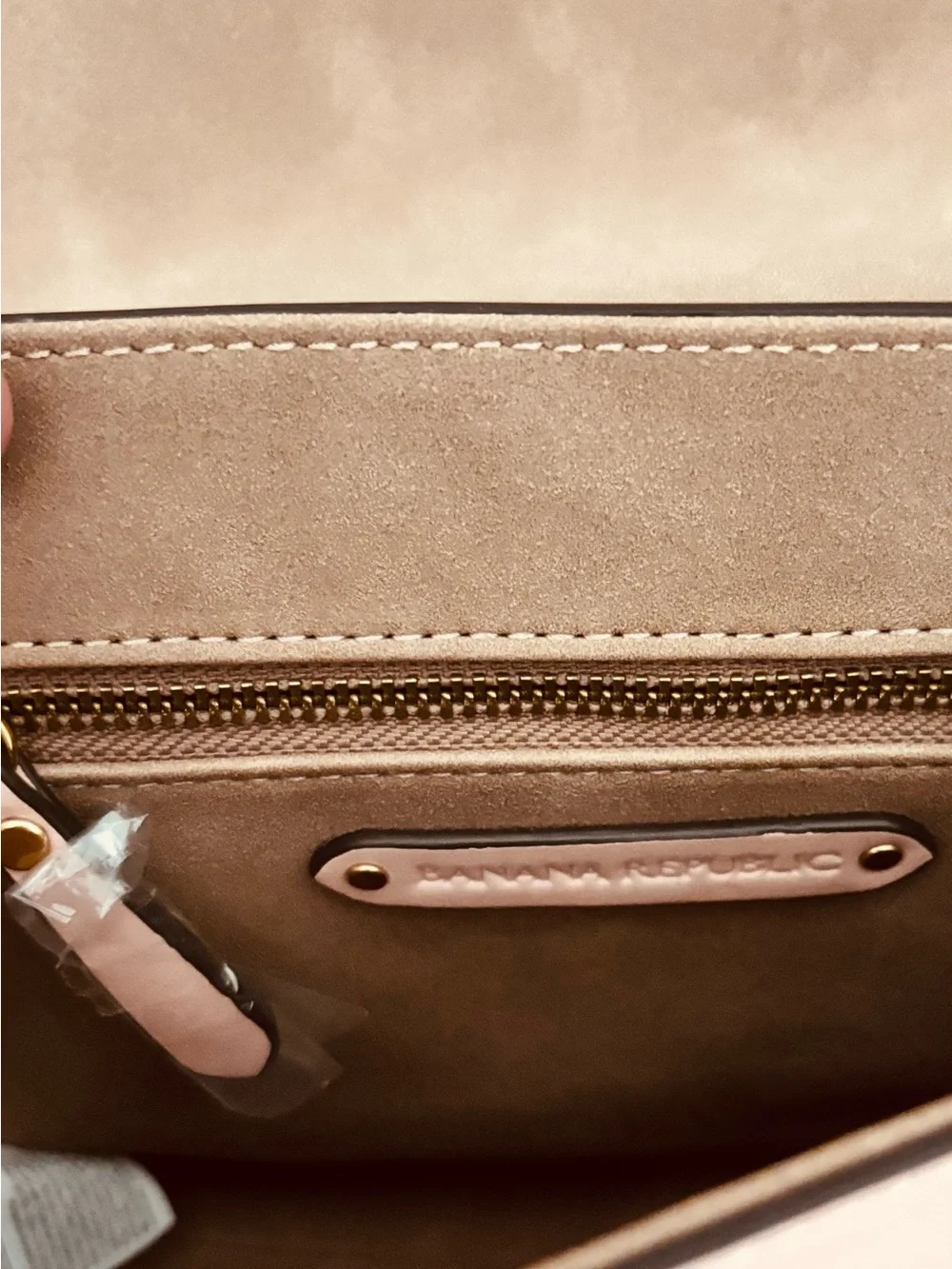 NWOT Banana Republic. Italian Leather Saddle Bag